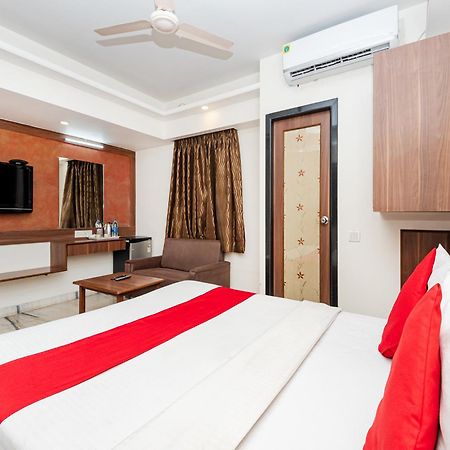Hotel Balwas Surat Eksteriør billede