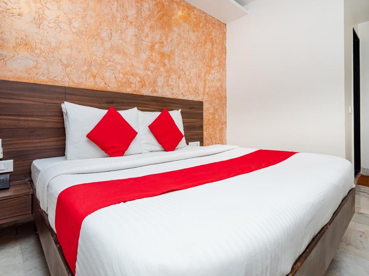 Hotel Balwas Surat Eksteriør billede