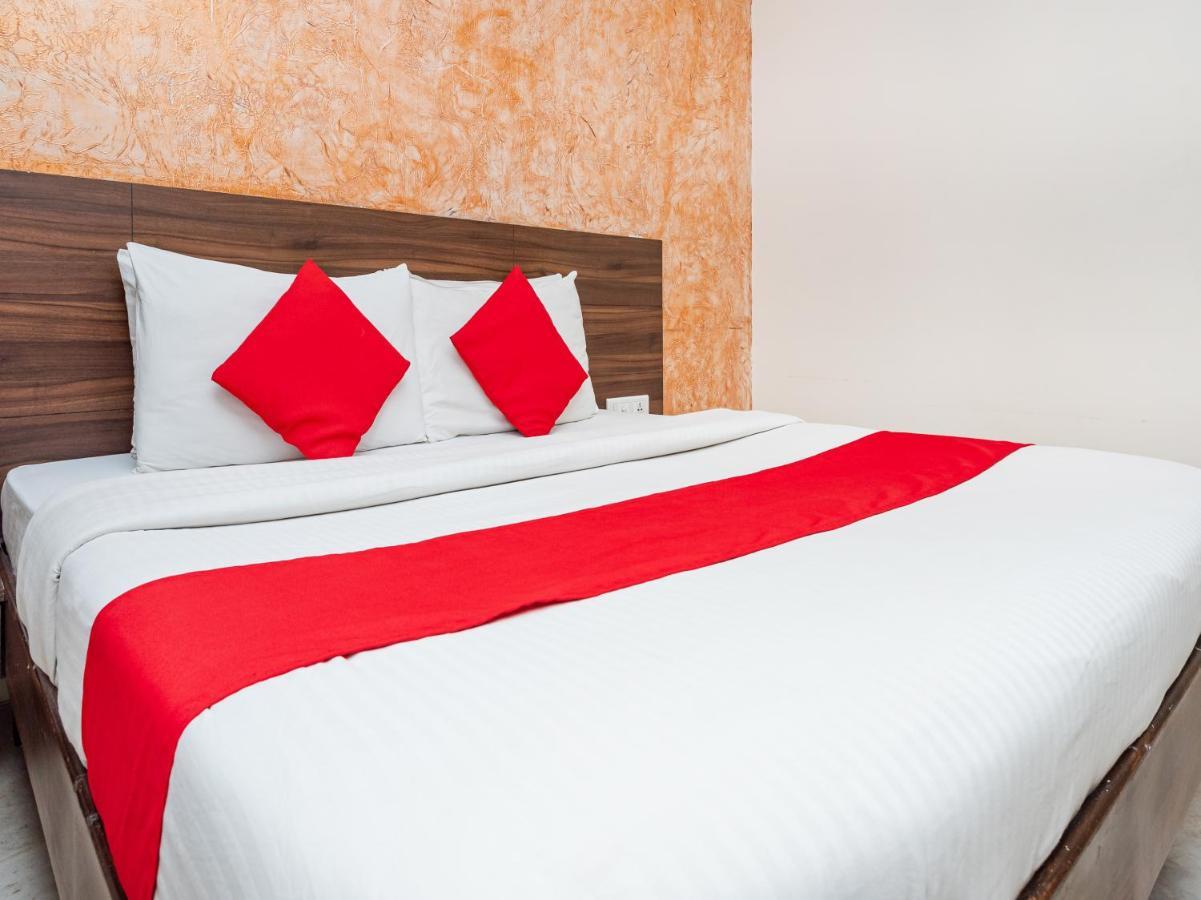 Hotel Balwas Surat Eksteriør billede