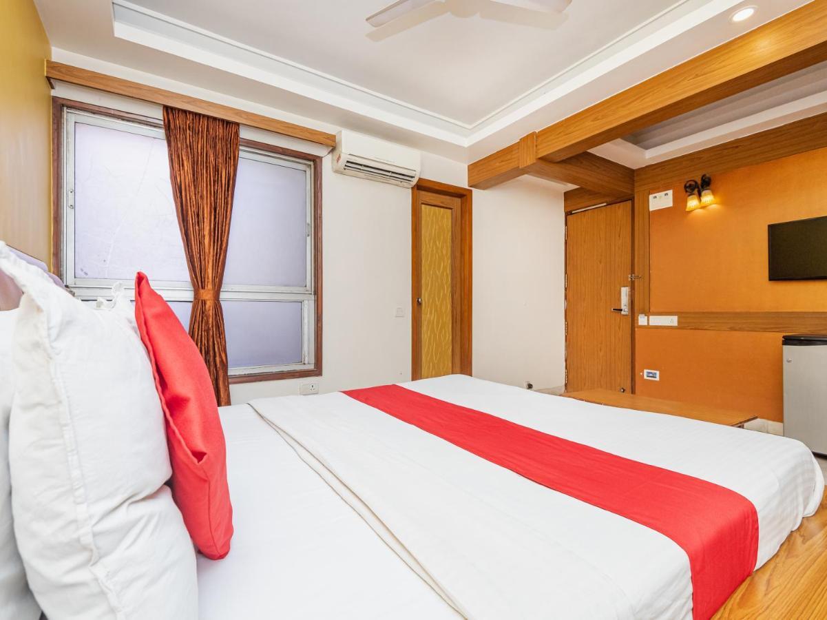 Hotel Balwas Surat Eksteriør billede