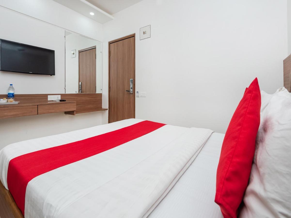 Hotel Balwas Surat Eksteriør billede
