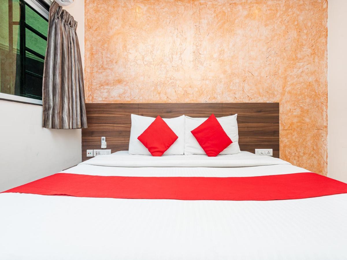 Hotel Balwas Surat Eksteriør billede