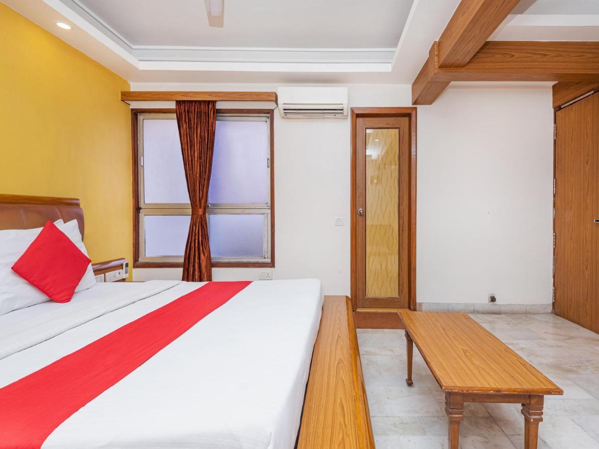 Hotel Balwas Surat Eksteriør billede