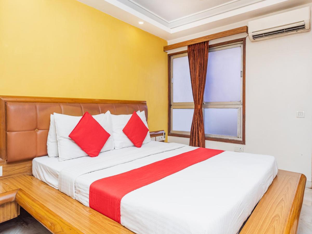 Hotel Balwas Surat Eksteriør billede
