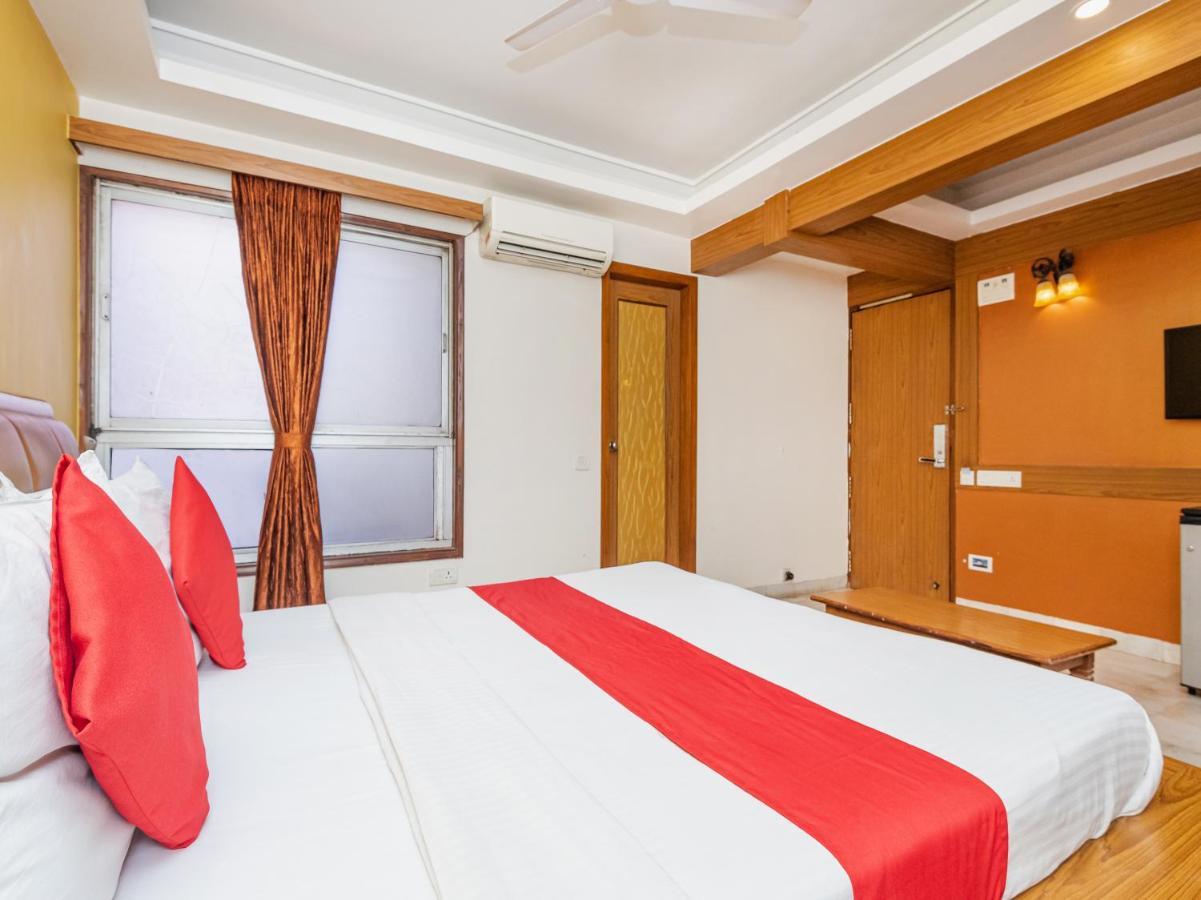 Hotel Balwas Surat Eksteriør billede