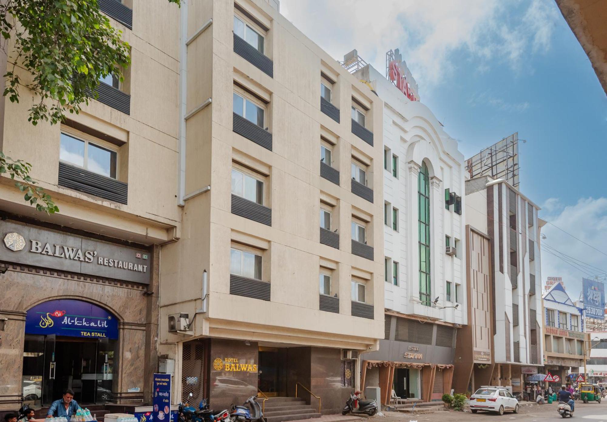 Hotel Balwas Surat Eksteriør billede