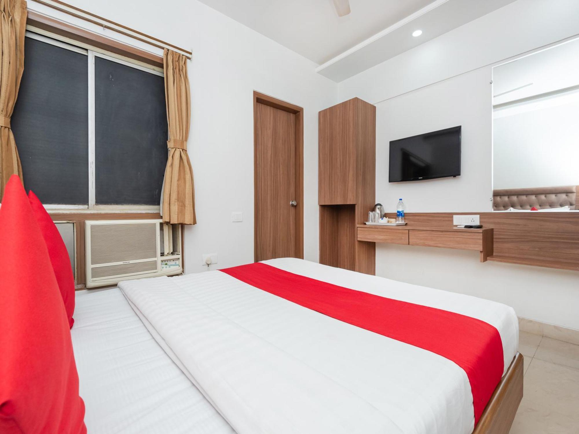 Hotel Balwas Surat Eksteriør billede